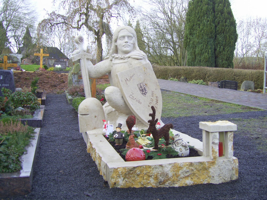 Grabstätte mit Ritterfigur